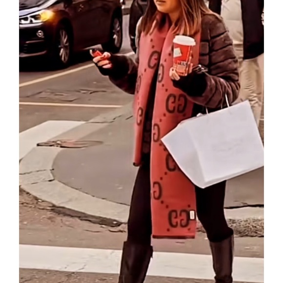 NWT Gucci Large Logo Scarf Wrap Bag With Box - Picture 2 of 10